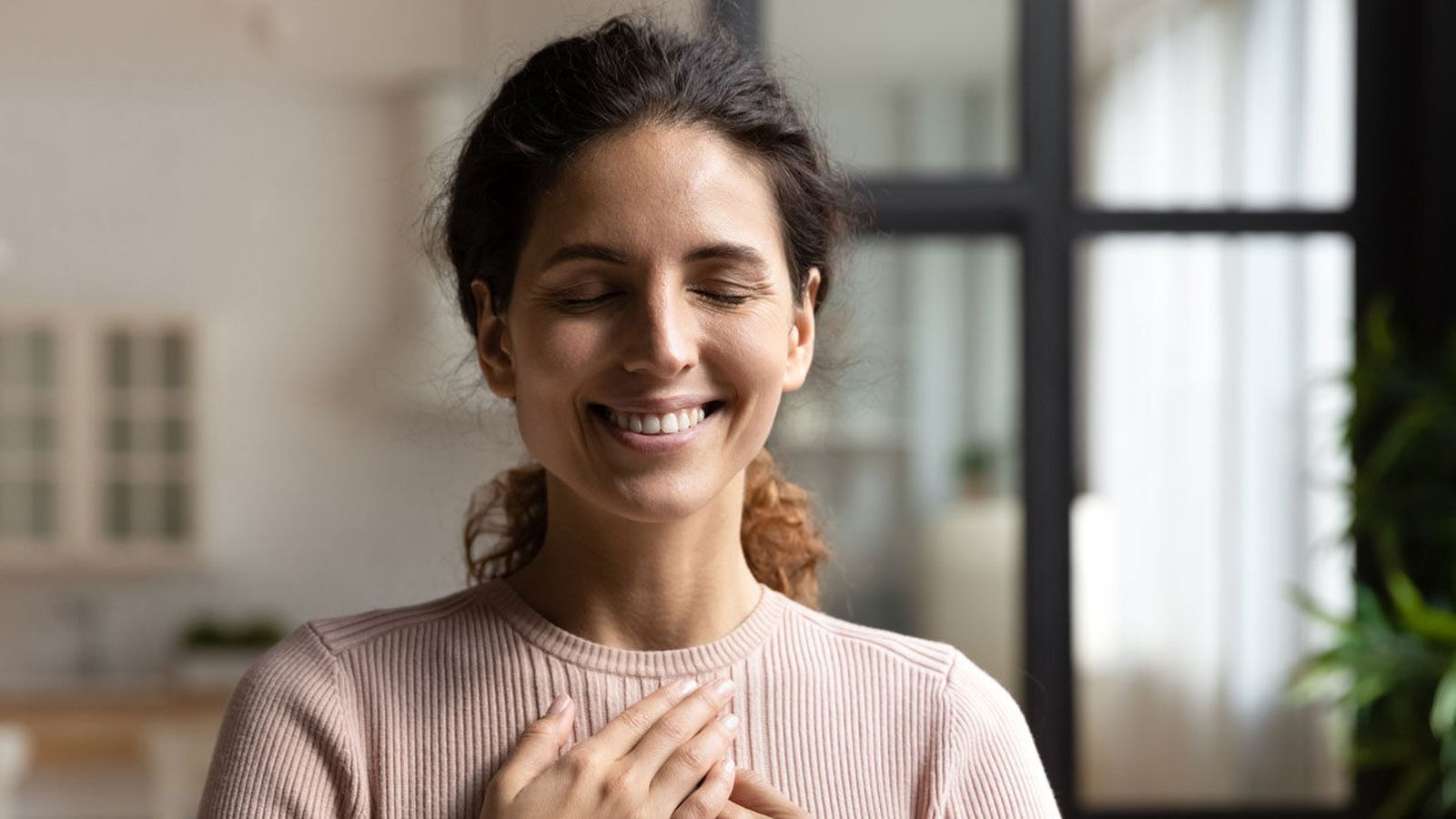 Featured image: 3 Ways to Become a More Grateful Person