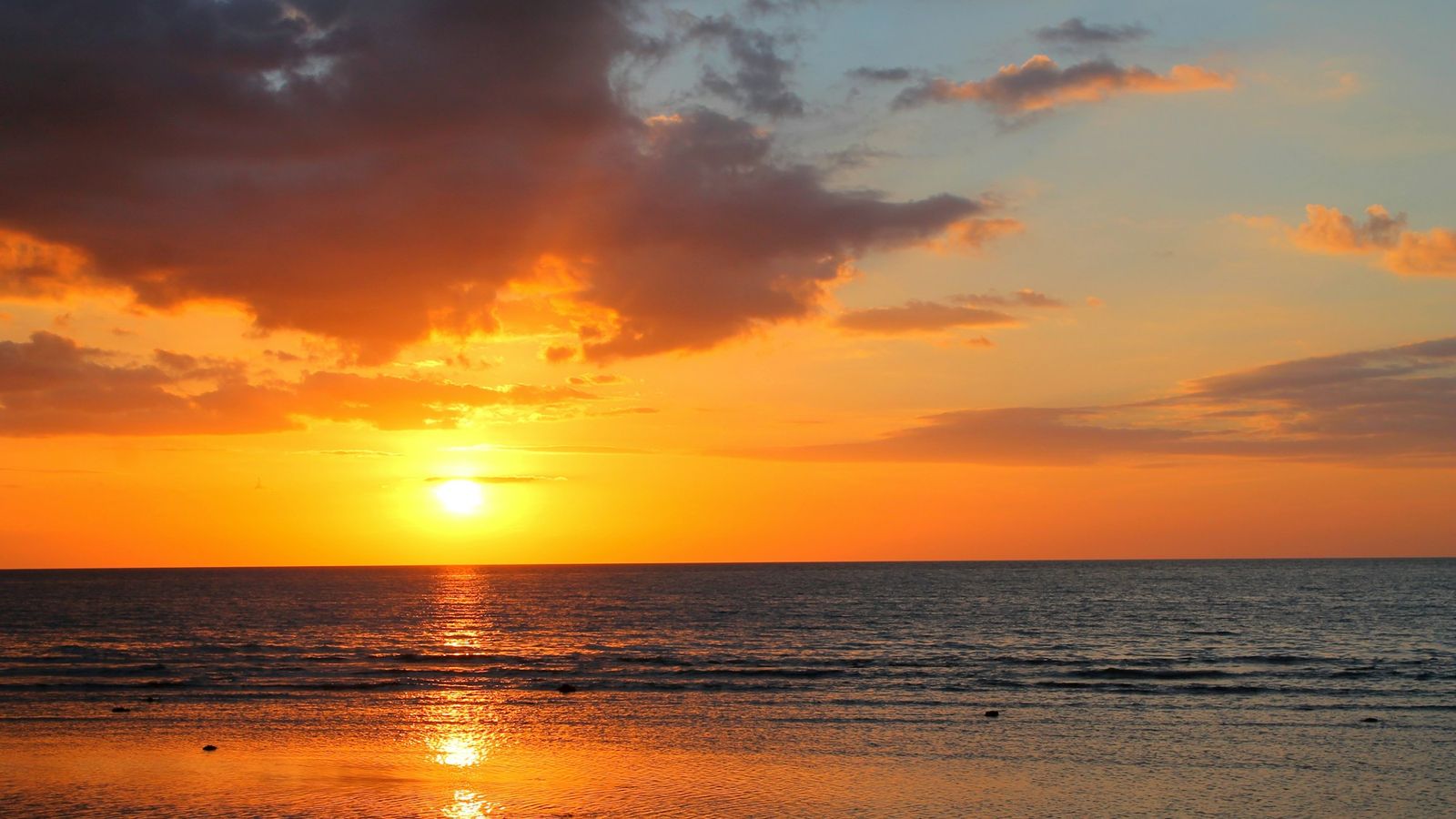 Quiet sunset over the sea